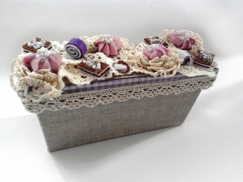 Коробка для чая с текстильными сладостями