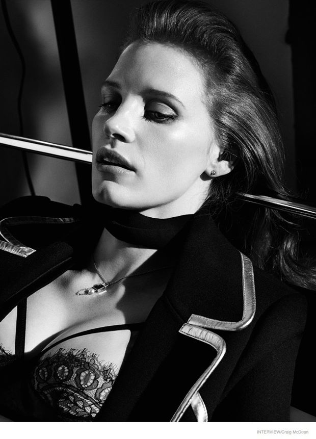 Джессика Честейн в черно-белой фотосессии для журнала Interview (октябрь 2014)
