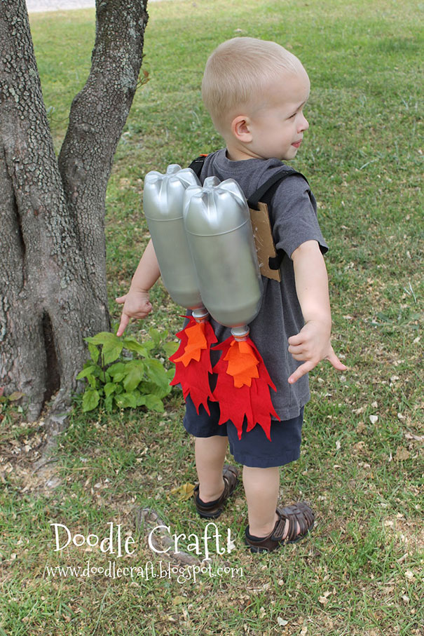 Детский костюм из пластиковых бутылок