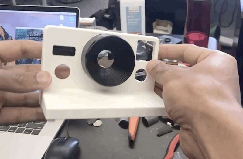 Новая жизнь моментальной фотографии: программист создал Polaroid, который печатает гифки