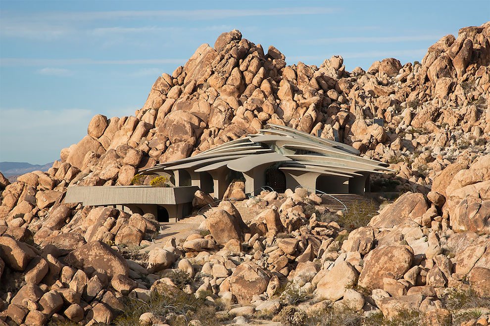 Дом в пустыне по проекту Кендрика Келлога: в продаже за 3 млн долларов (10 фото)
