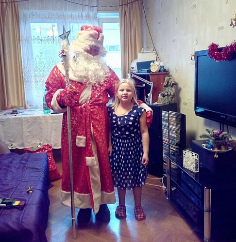 Дед Мороз и девочка фото на память