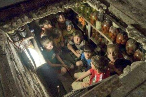 дети Славянска прячутся от артобстрела