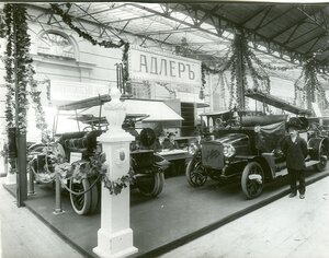 Автомобили фирмы Адлер - экспонаты выставки.