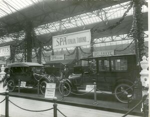 Автомобили итальянской фирмы Спа - экспонаты выставки.