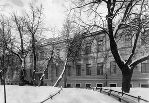 Фасад здания клиники горловых, носовых и ушных болезней клинического военного госпиталя, открытой и 1903 году.