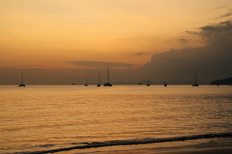 Закат на пляже Ао Нанг
