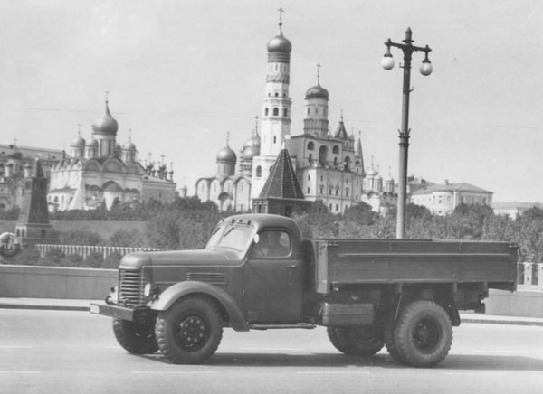 10 легендарных советских автомобилей