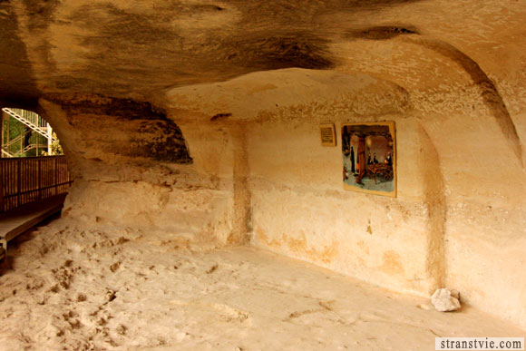 Копоть на потолке монастыря в скале