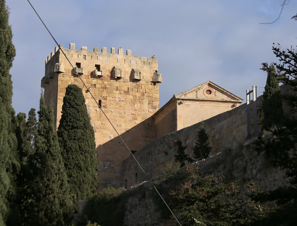 Таррагона, Парк Camp de Mart - Марсово поле, крепостная стена, башня. fort's wall tower 