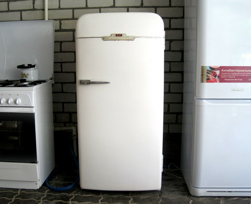 холодильник зил москва 
