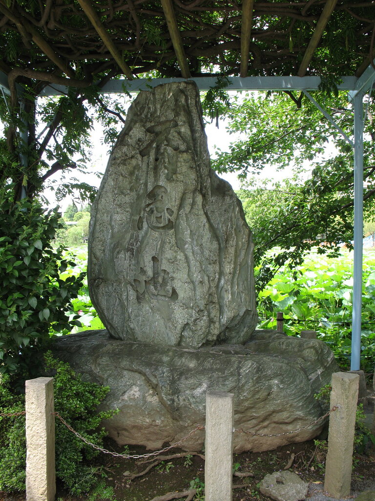 Камень-памятник