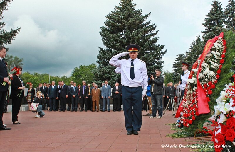 Церемония возложения венков и цветов к мемориалу защитникам Отечества, Саратов, Воскресенское кладбище, 22 июня 2013 года