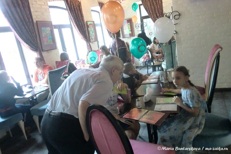 Выставка детского рисунка 'Калейдоскоп фантазий', Саратов, кофейня 'Кофе и шоколад', 01 июня 2013 года