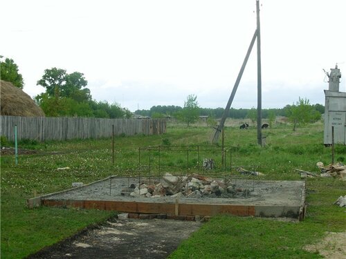 Памятник в селе Новоичинское, фото 
