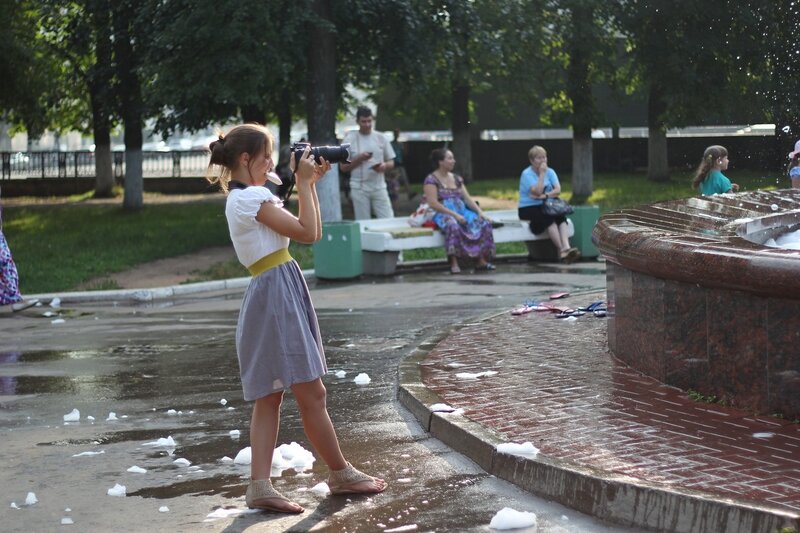 «Пенная вечеринка» в фонтане на Театральной площади в Кирове 5 августа IMG_6746.JPG