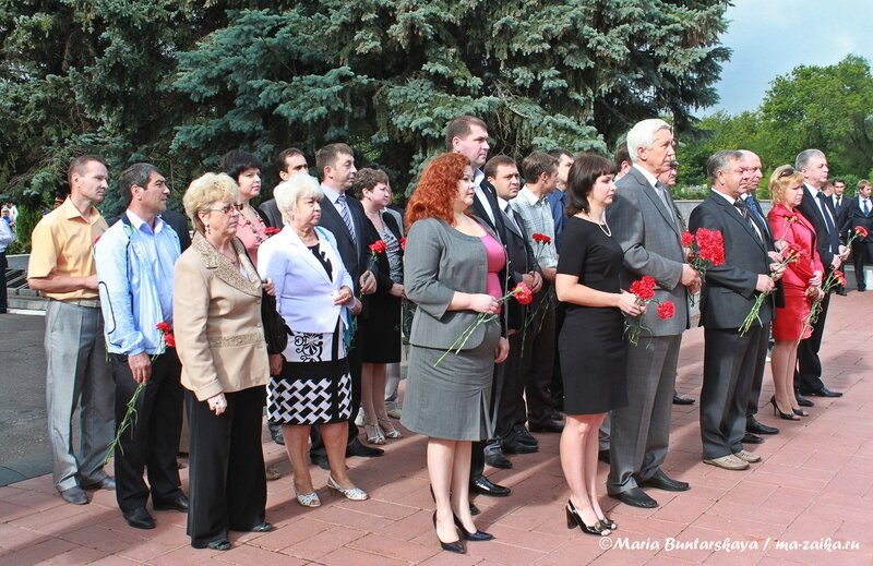 Церемония возложения венков и цветов к мемориалу защитникам Отечества, Саратов, Воскресенское кладбище, 22 июня 2013 года