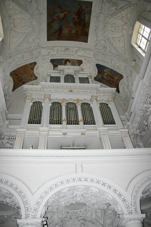 Жемчужина барокко - костел святых Петра и Павла в Вильнюсе 