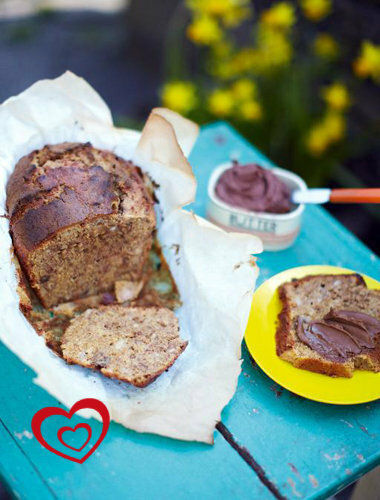 Рецепты ко дню св. Валентина от Джейми! Сладкий хлеб с орехами и бананами и шоколадным маслом!