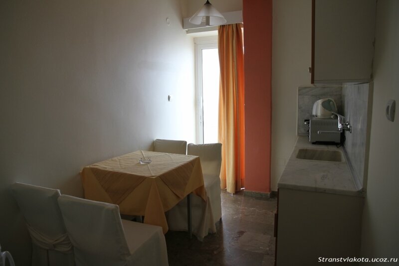Кухня в 2-х спальном апартаменте в Viaros Hotel