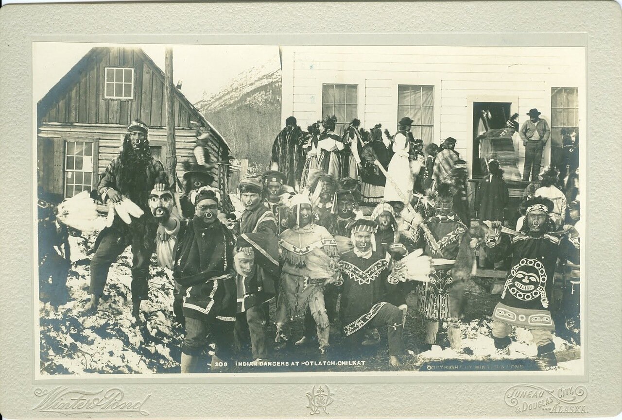1895. Тлинкиты-танцоры в Клакване
