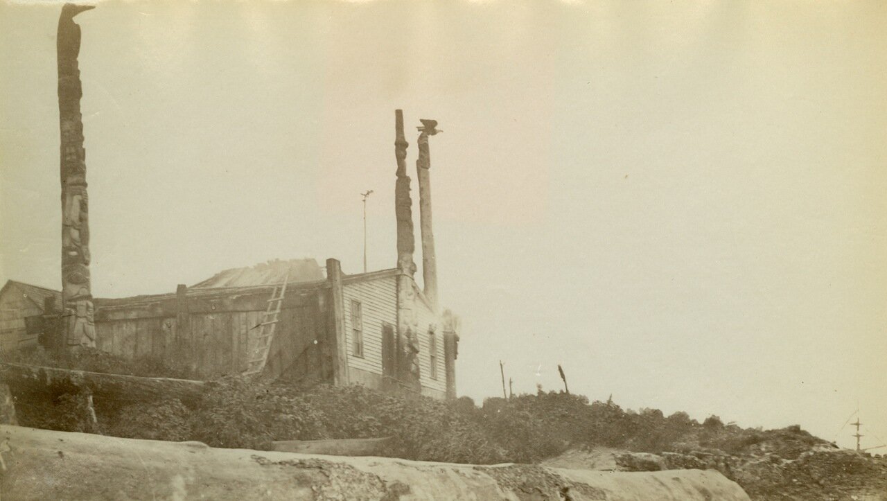 1883. Тотемы в Кигане
