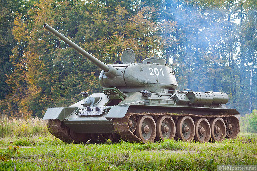 Т-34-85 в декорациях осени