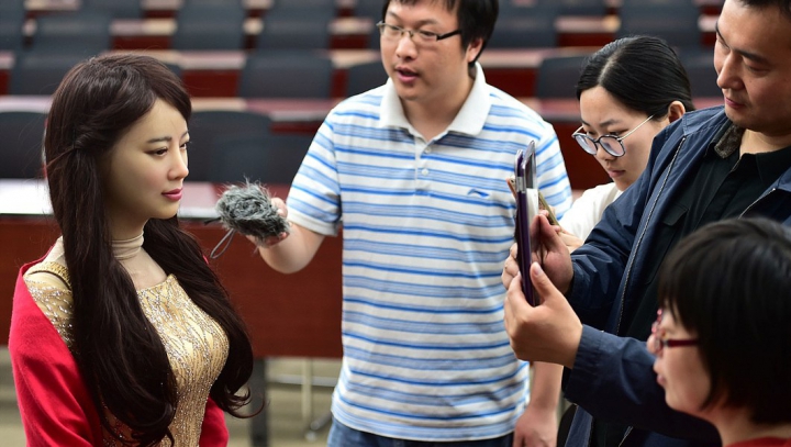 Человекоподобный робот Цзя Цзя в первый раз дала интервью