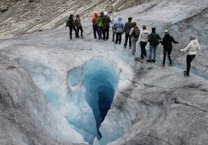 Восхождение на ледник Нигардсбреен. Ascent on the Nigardsbreen Glacier 