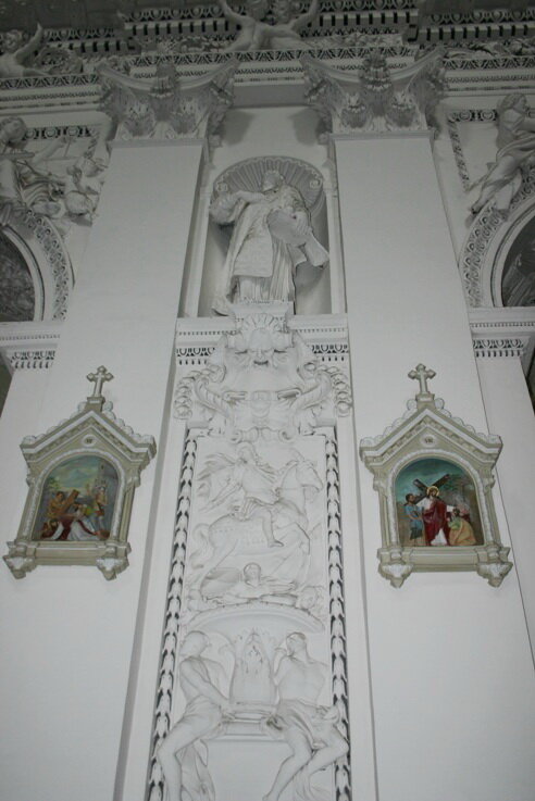 Жемчужина барокко - костел святых Петра и Павла в Вильнюсе 