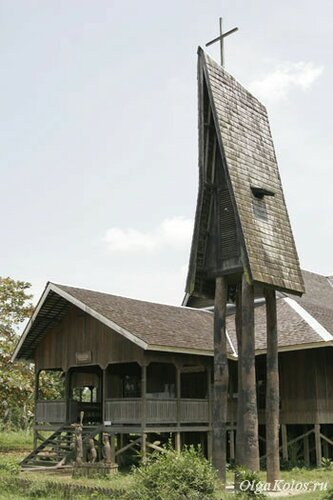 Деревянная церковь в деревне Теринг