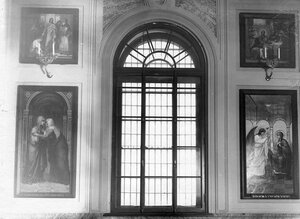 Иконы в церкви  Покрова Пресвятой Богородицы при женской тюрьме.
