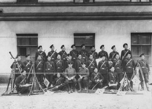 Группа офицеров, ранее служивших в бригаде.