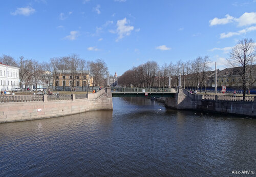 Красногвардейский мост через сужающийся в этом месте канал Грибоедова.