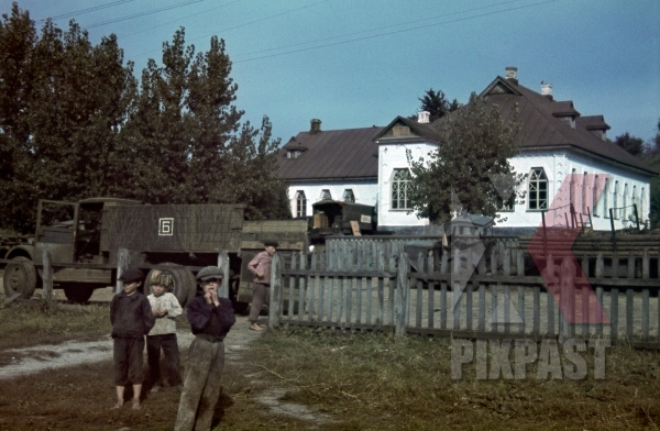 stock-photo-tokari-ukraine-1941-primary-school-children-playing-beside-german-army-supply-truck-94-infantry-division-12134.jpg