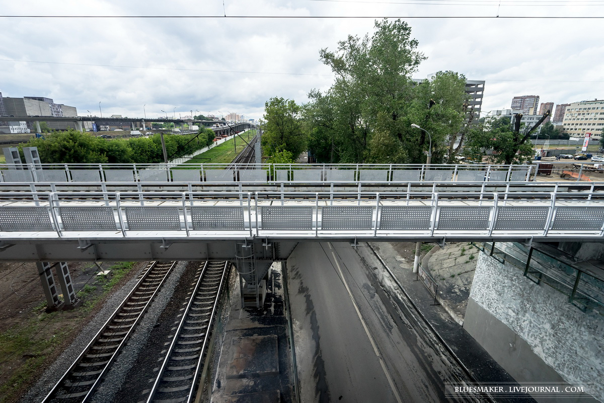 Переход через железную дорогу. Новый пешеходный мост через ЖД пути в Одинцово. Эстакада для пешеходов. Железнодорожный переход. Железнодорожный мост для пешеходов.