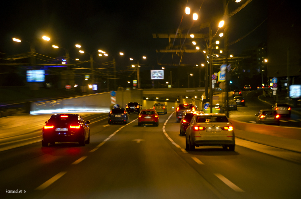 Москва ночь дорога. Ночной МКАД из машины. Ночная Москва дорога. МКАД ночью. МКАД вид из машины.