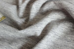 ТР017  продано 490руб-м Хлопковый трикотаж серый меланж (хлопок 97%,эл-н 3%),трикотаж мягкий,приятный на ощупь,не прозрачный,для футболок,кофт,платьев,ширина 1,53м