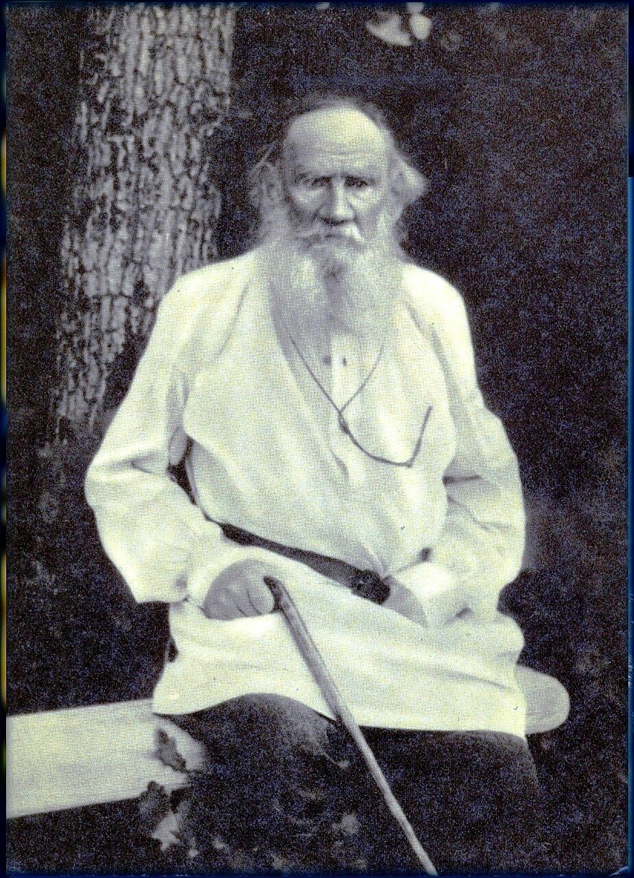 Лев Толстой. 1910 год.jpg
