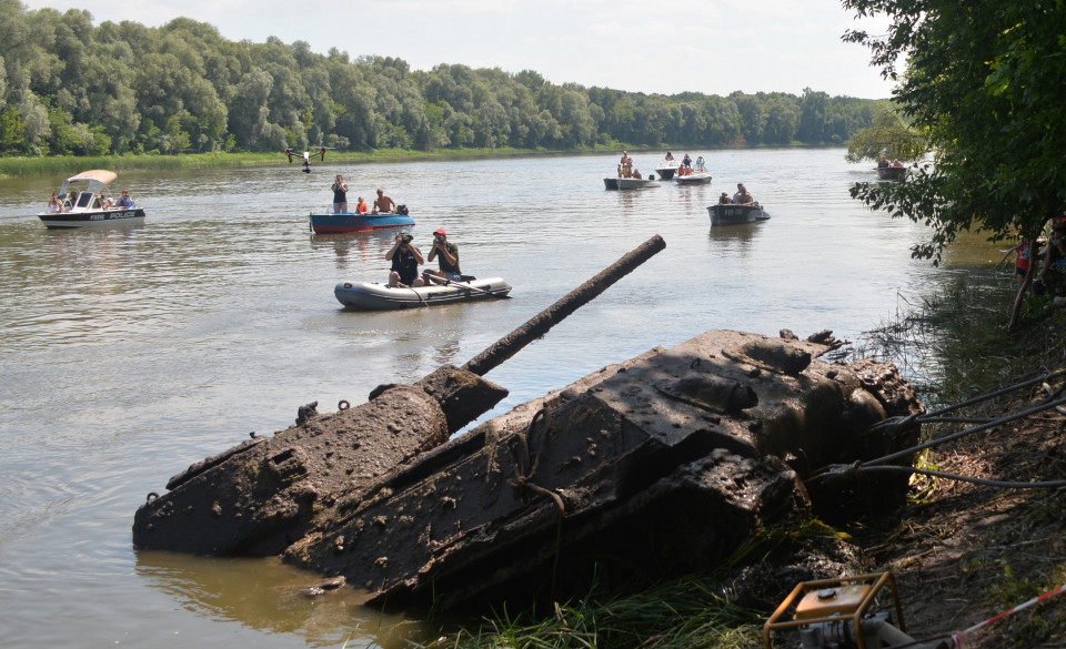 WWII tank recovered from Don River in Voronezh Region