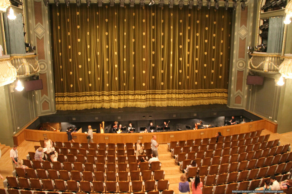 Театра Новая Фото