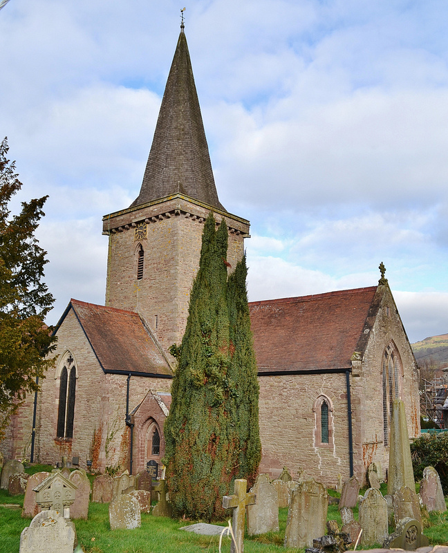 St Edmund's Church, Crickhowell.jpg