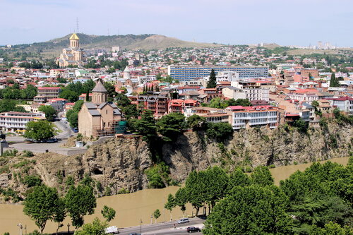 Тбилиси тоже красивый город.