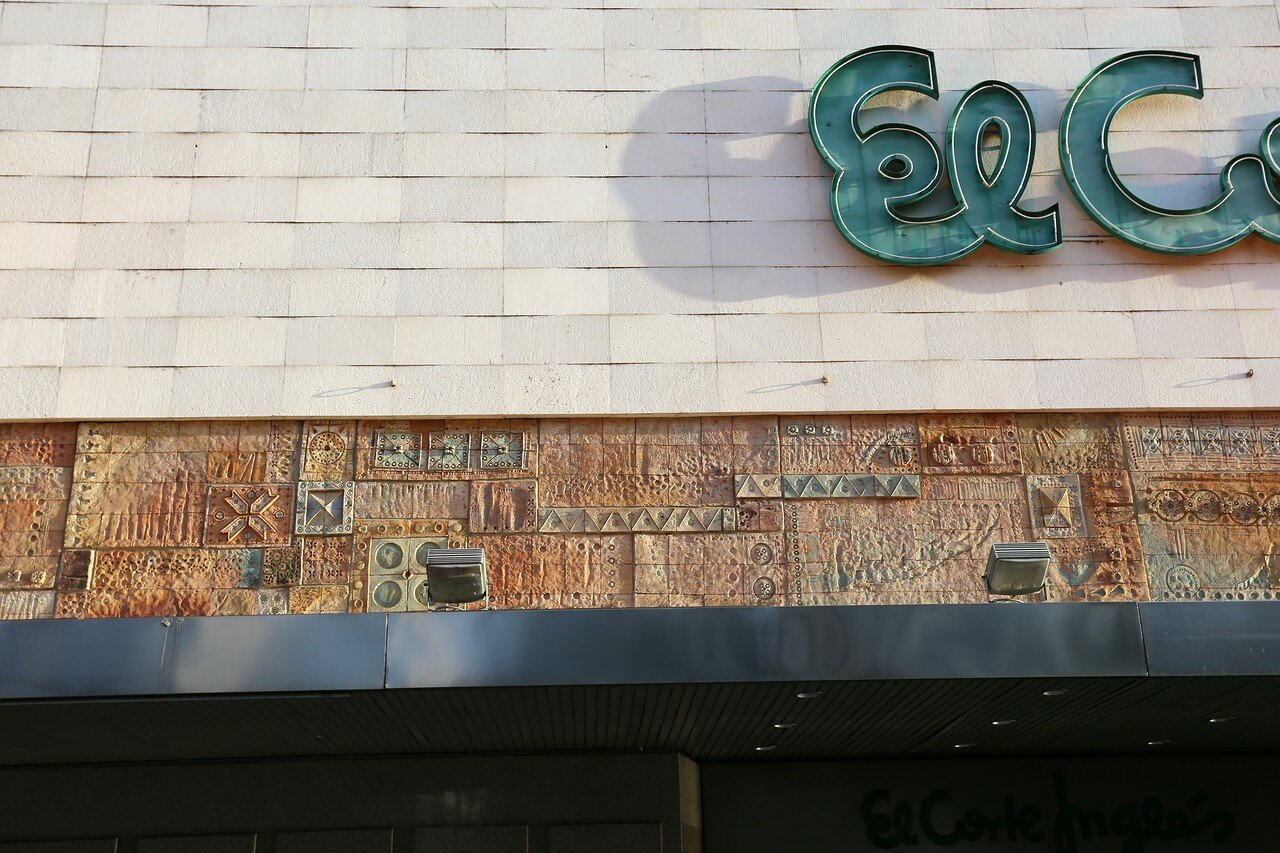 Seville. El Corte Inglés Department Store. Bases