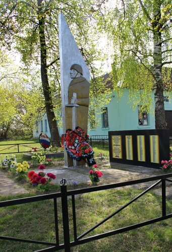Памятник 9 советским воинам, погибшим от ран в военно-полевом госпитале д. Рудня в 1943г.