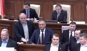 Трибуна Парламента Молдовы - заблокирована социалистами
