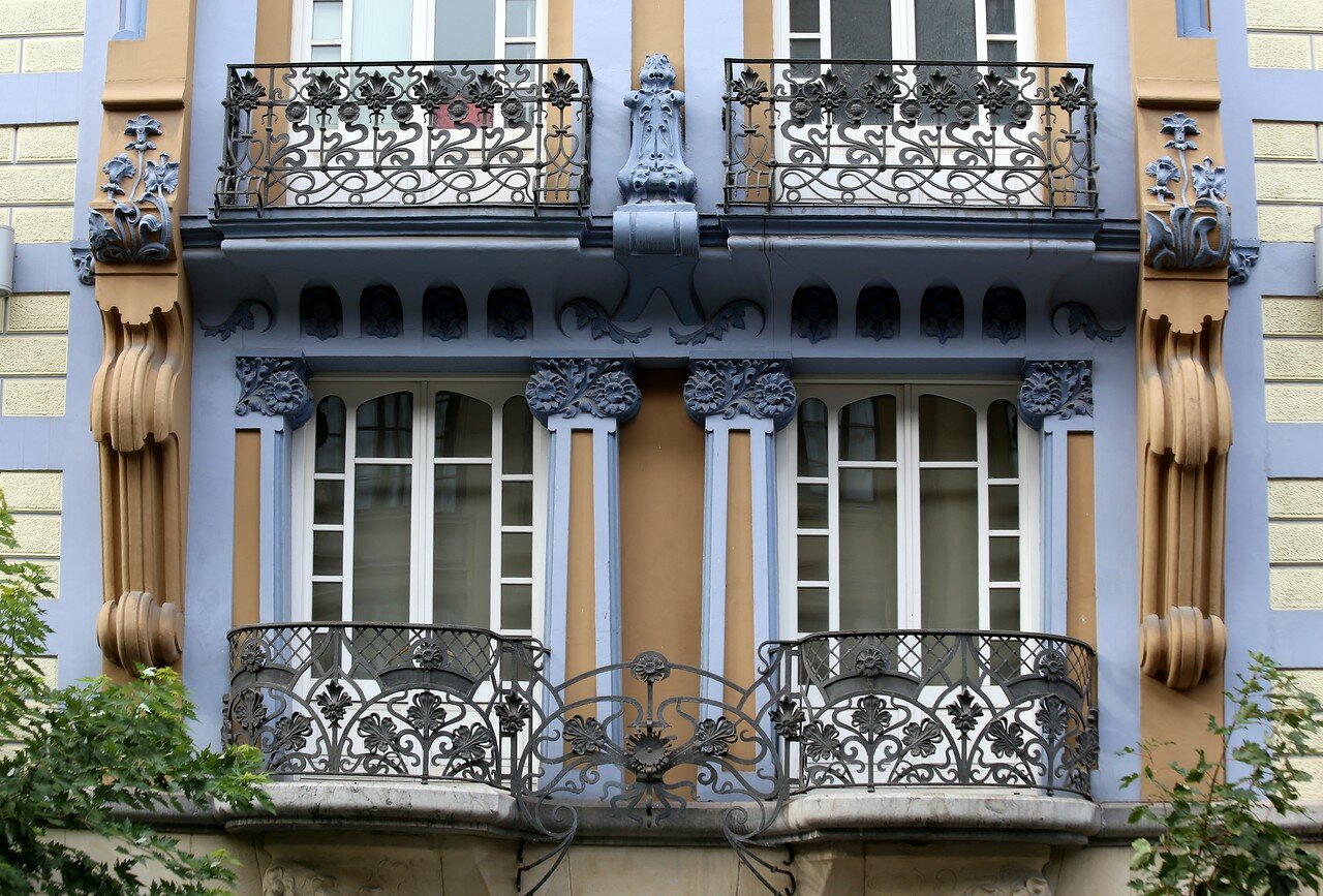 Bilbao. Edificio Guridi, art Nouveau house