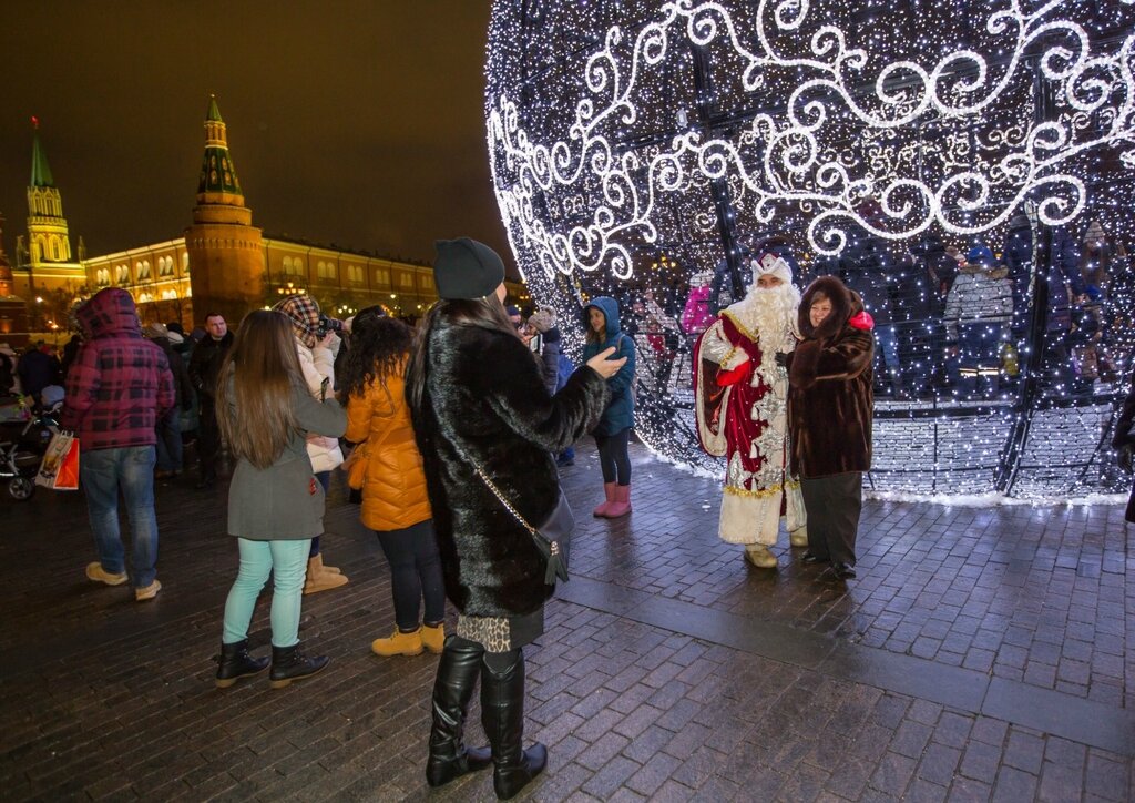 Гуляем новый год. Прогулка по новогодней Москве фото. Москва город гномов. Как в этом году будем гулять новый год.