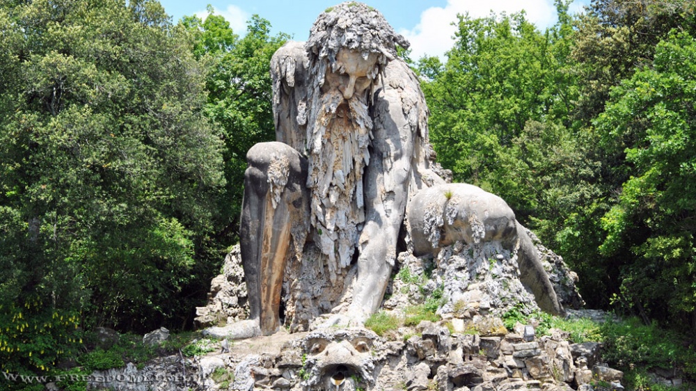 «Аллегория Апеннин», как ее еще называют, находится на территории Виллы Пратолино в Тоскане (Италия)
