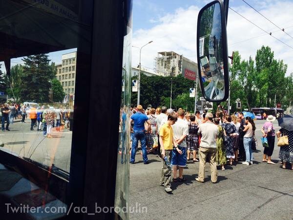  У Донецкой ОГА митинг - требуют вывести войска 